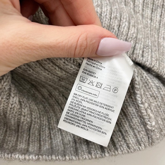 *NWT* H&M Knit Sweater - Picture 2 of 5